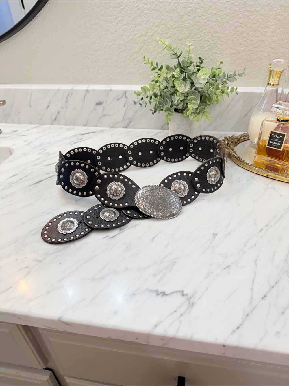 Vintage 90s Fossil Black Leather Concho Belt – Heavy Western Boho – Size Medium